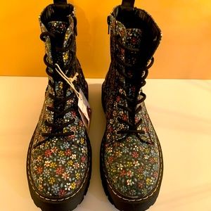 Sincerely Jules Floral boots  SZ W 7.5